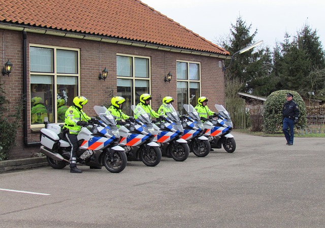 Politieagenten op motoren